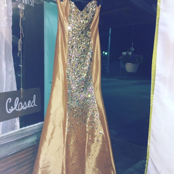 Formal Dress - Picture 1 of 2